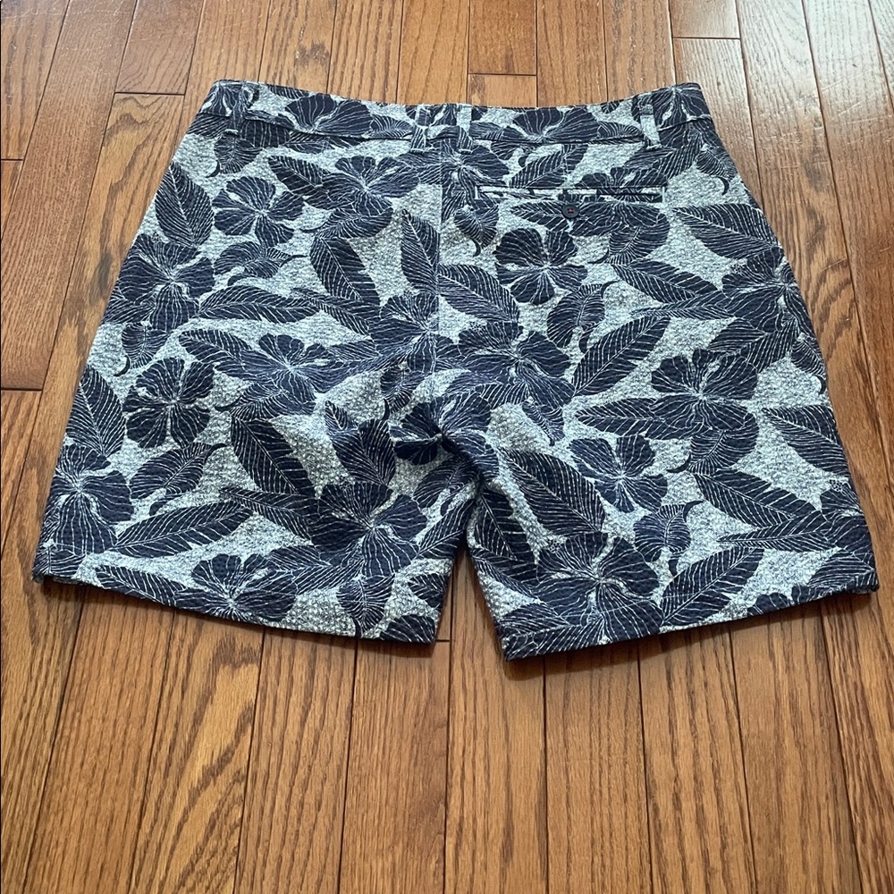 RHONE Blue Hibiscus Print Seersucker Shorts Men’s 32 - Picture 2 of 10